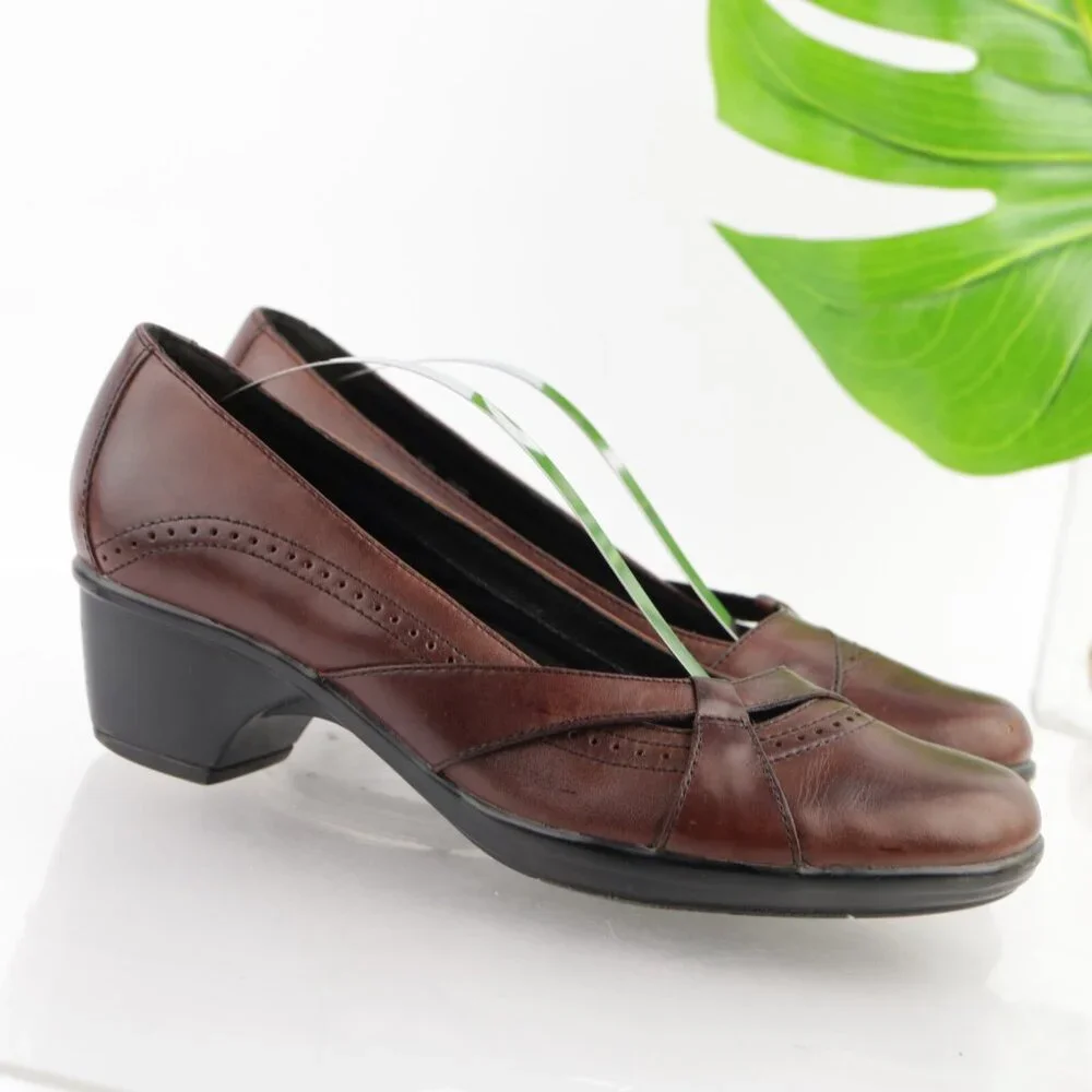 Clarks Womens Pump Size 8.5 M Brown Leather Low Block Heel Comfy Work Dress Shoe